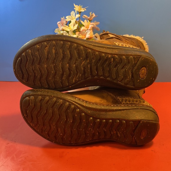 Ugg boots SZ 7 - Picture 5 of 7